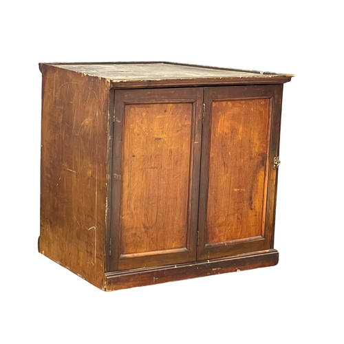 54 - A very large Edwardian oak tabletop mirror back display cabinet. 100x84x76cm