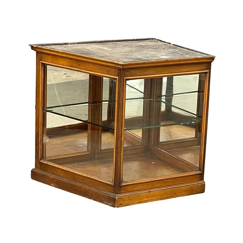 54 - A very large Edwardian oak tabletop mirror back display cabinet. 100x84x76cm