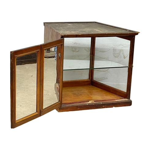 54 - A very large Edwardian oak tabletop mirror back display cabinet. 100x84x76cm