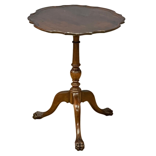 1150 - A good quality vintage mahogany pedestal occasional table on lion paw feet. 48x61cm