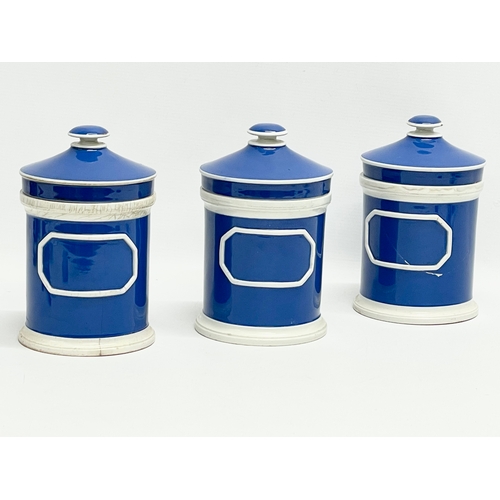 18 - A set of 3 large late 19th century pharmacy apothecary jars with lids. 12.5x20cm