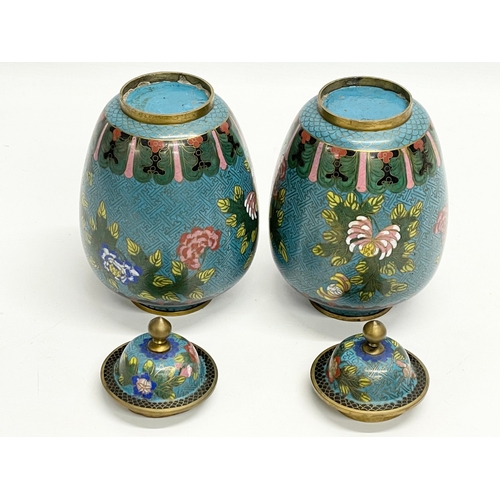 23 - A pair of late 19th/early 20th century Chinese cloisonné enamel urns with lids. Circa 1900. 21cm