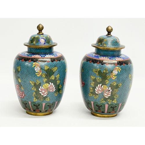 23 - A pair of late 19th/early 20th century Chinese cloisonné enamel urns with lids. Circa 1900. 21cm