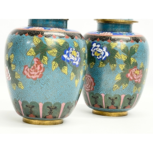 23 - A pair of late 19th/early 20th century Chinese cloisonné enamel urns with lids. Circa 1900. 21cm