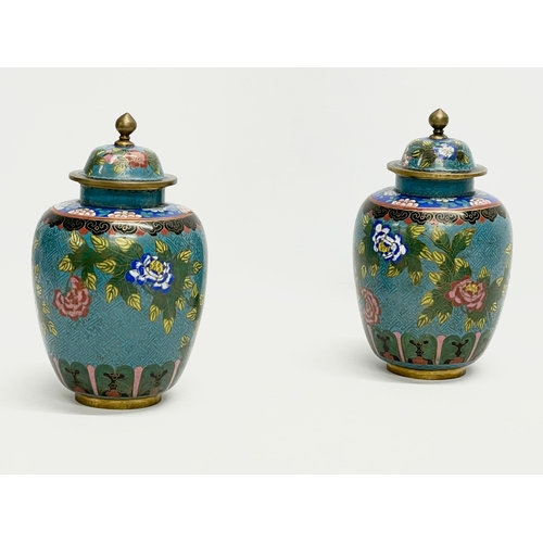 23 - A pair of late 19th/early 20th century Chinese cloisonné enamel urns with lids. Circa 1900. 21cm