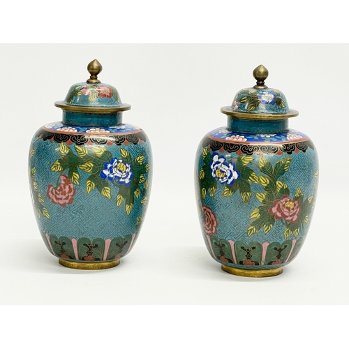 23 - A pair of late 19th/early 20th century Chinese cloisonné enamel urns with lids. Circa 1900. 21cm