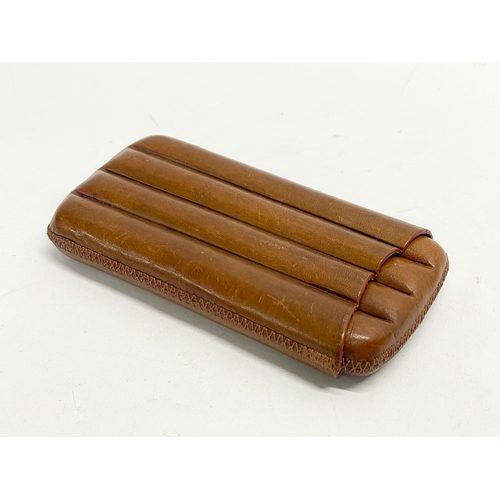 82 - A leather cigar holder with cigars. King Edward, Swisher Sweets, Corona Mild.