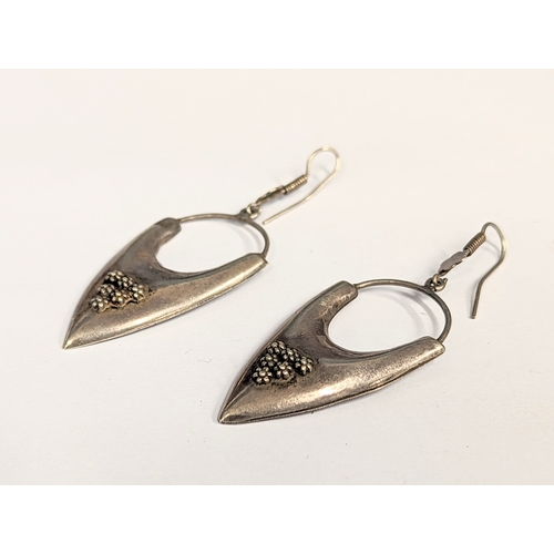 354 - A pair of silver earrings