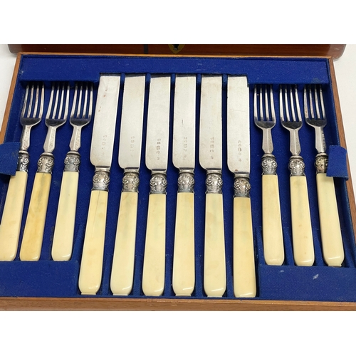 98 - An early 19th century John Gilbert silver plated cutlery set in case. Circa 1812-1820. 29x24x5cm