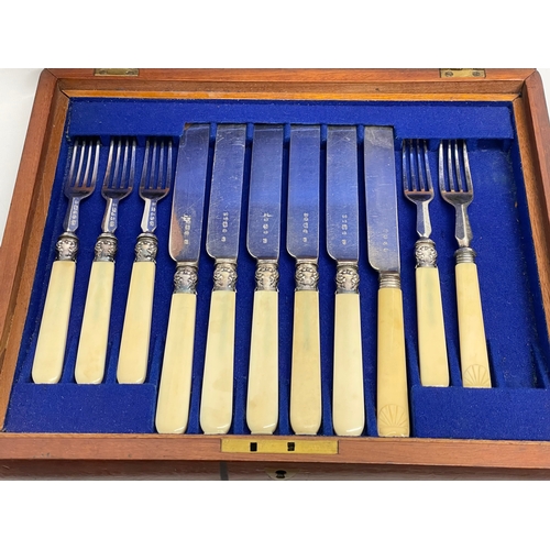 98 - An early 19th century John Gilbert silver plated cutlery set in case. Circa 1812-1820. 29x24x5cm