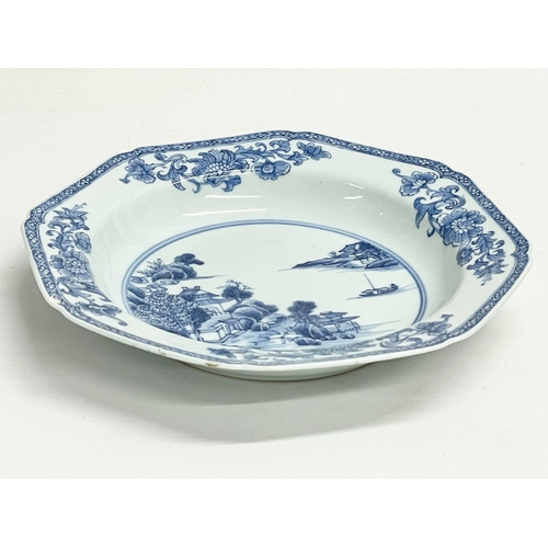 152 - An 18th century Chinese Qianlong period blue and white porcelain bowl. 22x22x4cm