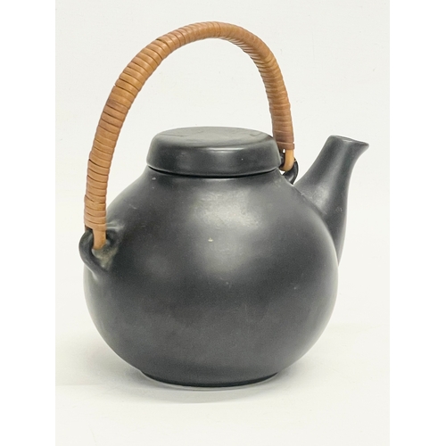 276 - A 1960’s Finnish Arabian teapot designed by Ulla Procope. 16x16.5cm