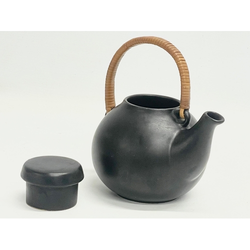 276 - A 1960’s Finnish Arabian teapot designed by Ulla Procope. 16x16.5cm