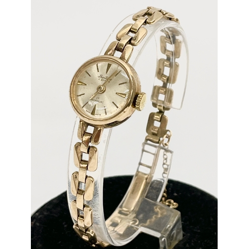 419 - A vintage ladies 9K gold watch. 8 grams of gold.