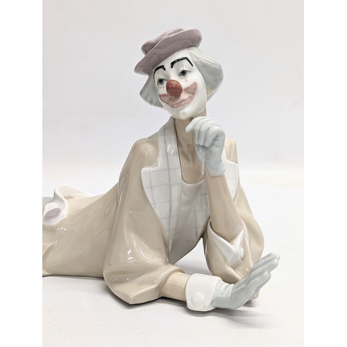 505 - A large Lladro Clown porcelain figurine. E-2JU. 37x16cm