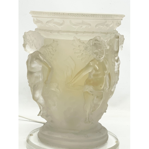 150F - A large vintage Lalique style table lamp. 24x24x30cm