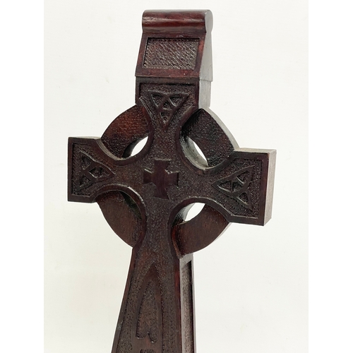 261B - A large vintage Celtic Cross. 16.5x11.5x45cm