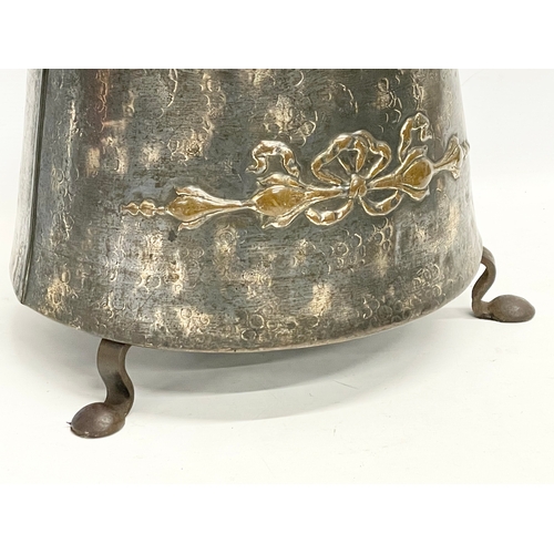 150T - An early 20th century Art Nouveau brass coal bin with lid. 35x36x44cm.