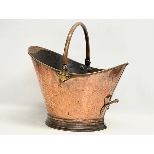 206U - A large Victorian copper coal scuttle. 32x42x32.5cm