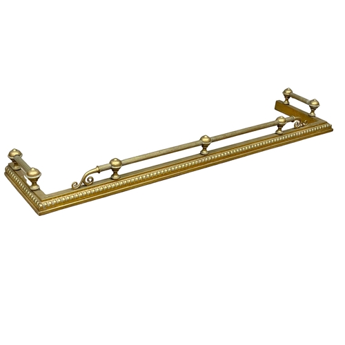 1139 - An early 20th century brass fender. 145x34cm