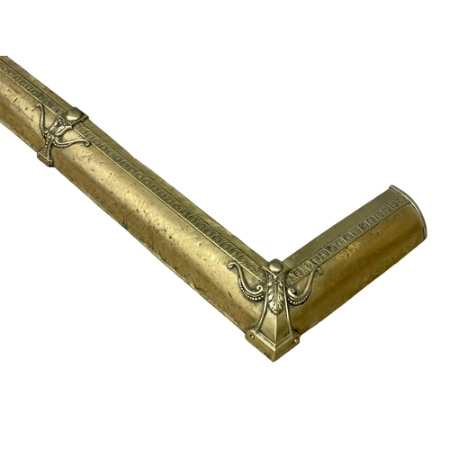 1140 - A late 19th century brass fender. 125x41cm