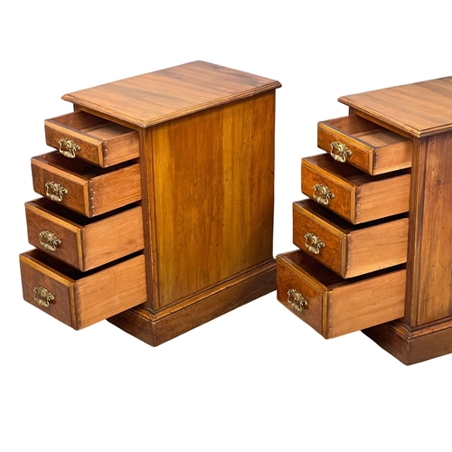 881 - A pair of late Victorian walnut pedestal side chests with 4 drawers. Circa 1890-1900. 41x57x74.5cm