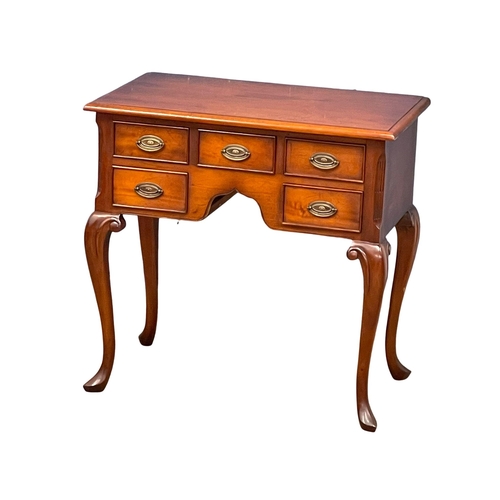 897 - A mahogany lowboy with 5 drawers. 76.5x45.5x75cm