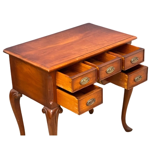 897 - A mahogany lowboy with 5 drawers. 76.5x45.5x75cm