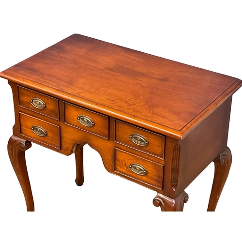 897 - A mahogany lowboy with 5 drawers. 76.5x45.5x75cm