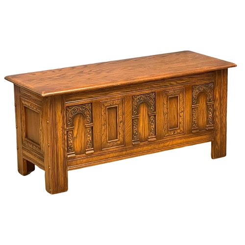 999 - An Old Charm joint oak blanket/storage box. 114x44.5x53cm