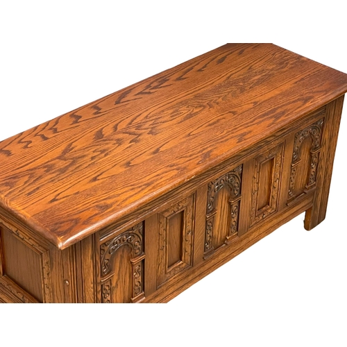 999 - An Old Charm joint oak blanket/storage box. 114x44.5x53cm