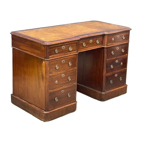 877 - A Victorian mahogany pedestal desk with leather top. 122x58x77cm