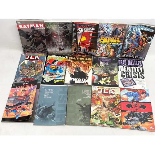 450D - A collection of DC graphic novels.