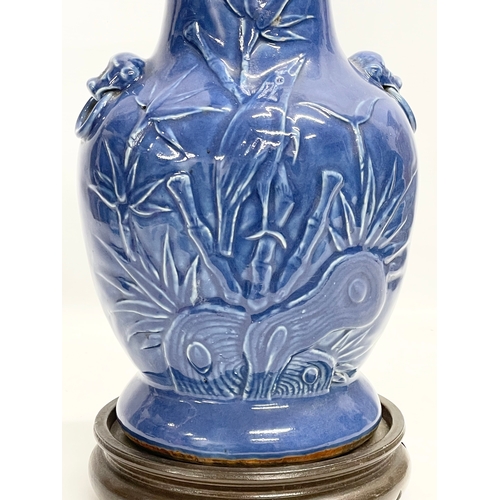 2 - A large Chinese Emperor Jiaqing (1760–1820) blue glazed pot. 19x36.5cm