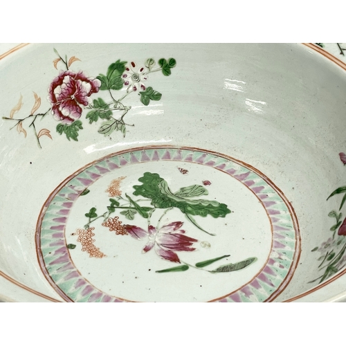 3 - An 18th century Chinese Qianlong Famille Rose washbowl. 1736-1799. 41x13cm