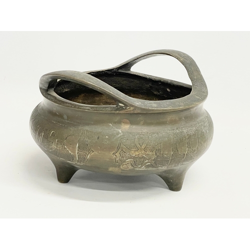 6 - A large 19th century Chinese bronze censer. 19x18x11cm