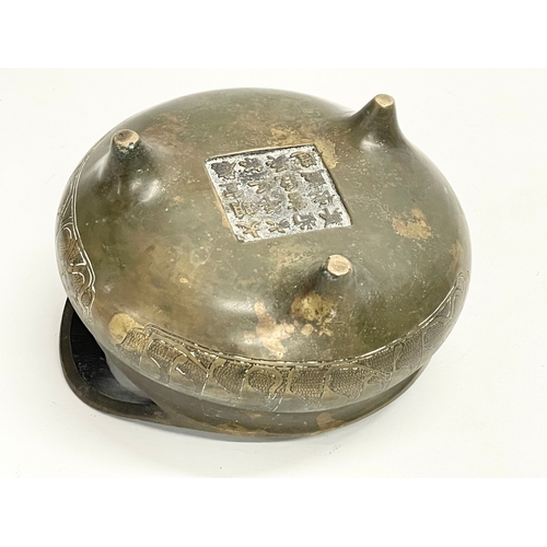 6 - A large 19th century Chinese bronze censer. 19x18x11cm