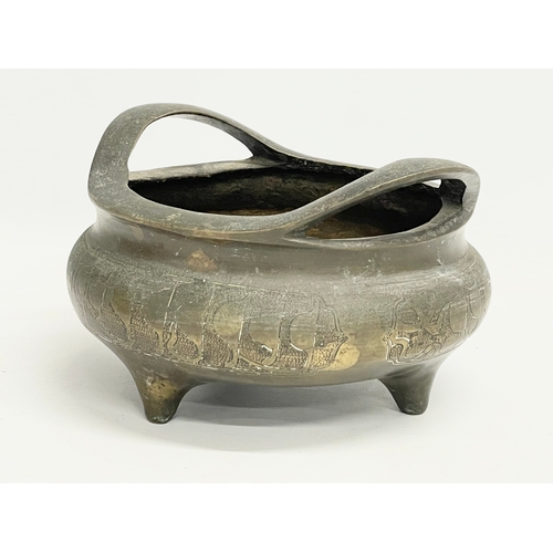 6 - A large 19th century Chinese bronze censer. 19x18x11cm