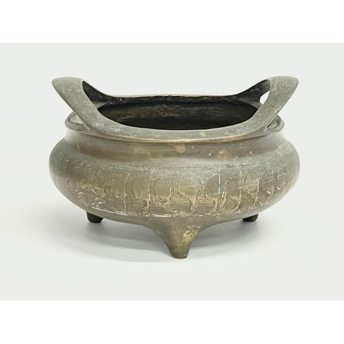 6 - A large 19th century Chinese bronze censer. 19x18x11cm