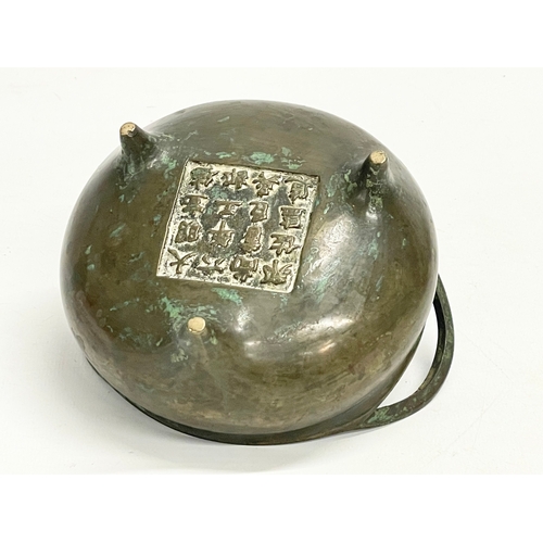 7 - A 19th century Chinese bronze censer. 14x13x8.5cm