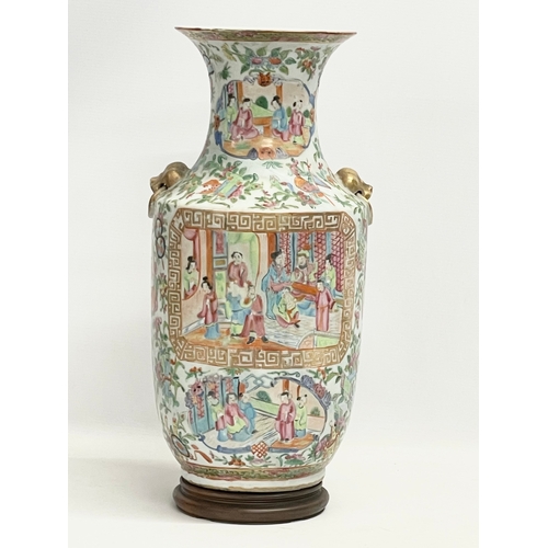 10 - A large late 19th century Chinese Tongzhi Famille Rose vase with gilt Foo Dog, ring handle moulding ... 