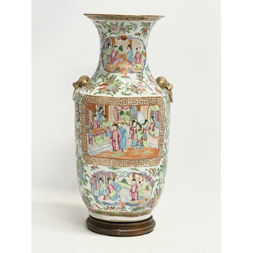 10 - A large late 19th century Chinese Tongzhi Famille Rose vase with gilt Foo Dog, ring handle moulding ... 