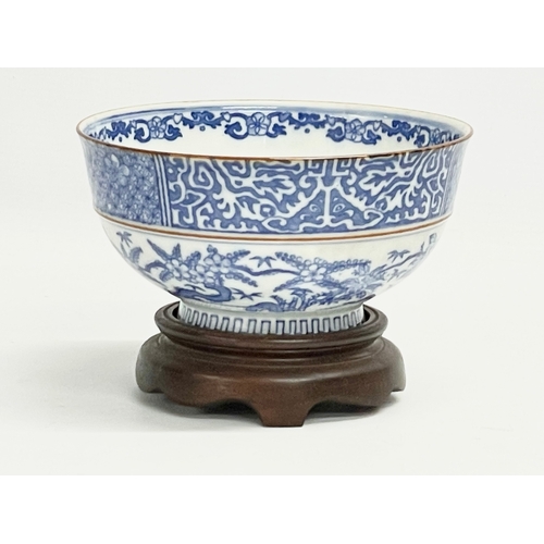 18 - An early 20th century Japanese blue and white porcelain bowl on stand. 15.5x8cm