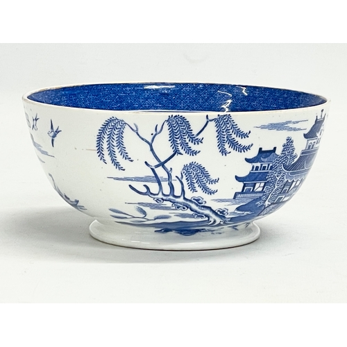 289 - A 19th century English porcelain Blue Willow bowl by Copeland. Circa 1851-1895. 16x7cm