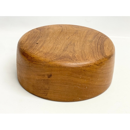 137 - A Mid Century teak salad bowl with utensils. 1960-1970. 25.5x10.5cm