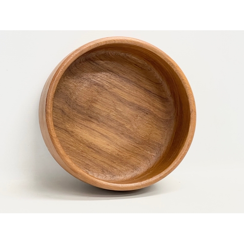 137 - A Mid Century teak salad bowl with utensils. 1960-1970. 25.5x10.5cm