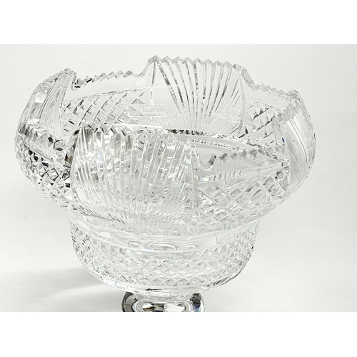 21 - A large vintage Waterford Crystal Prestige Heritage centrepiece footed bowl. 22x22x22cm