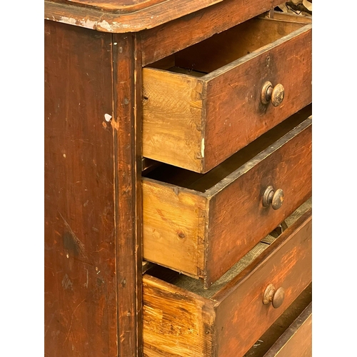 1018 - A Victorian pine chest of drawers. 112x48x119cm (9)