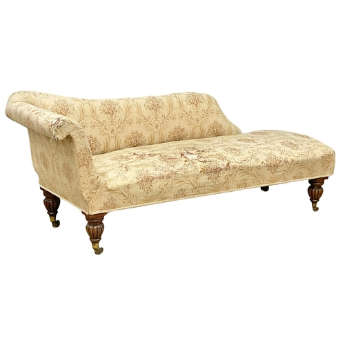 1030 - A good quality William IV country house chaise lounge. Circa 1830. 202cm (9)