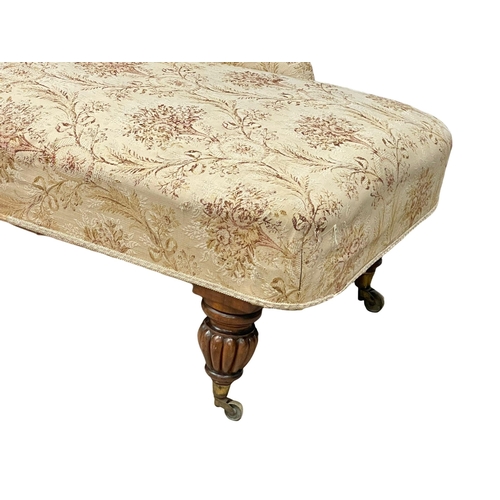 1030 - A good quality William IV country house chaise lounge. Circa 1830. 202cm (9)